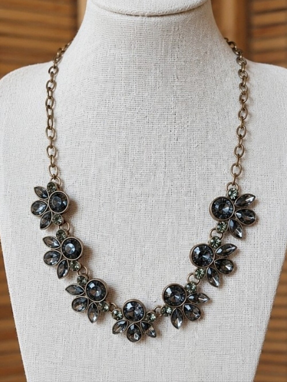 Stella and Ruby Dark Smoke Charcoal Stones Bezel Set Statement Necklace EUC